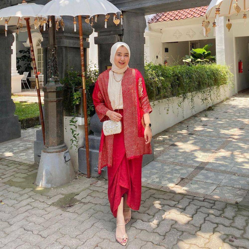 Style kondangan Meilan Indrajati. (instagram.com/meilanindraa)