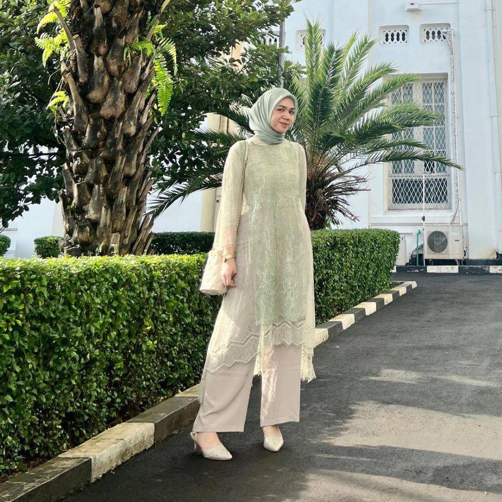 Style kondangan Alfi Siregar. (instagram.com/alfisrg)