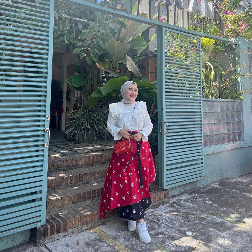Style kondangan Meilan Indrajati. (instagram.com/meilanindraa)