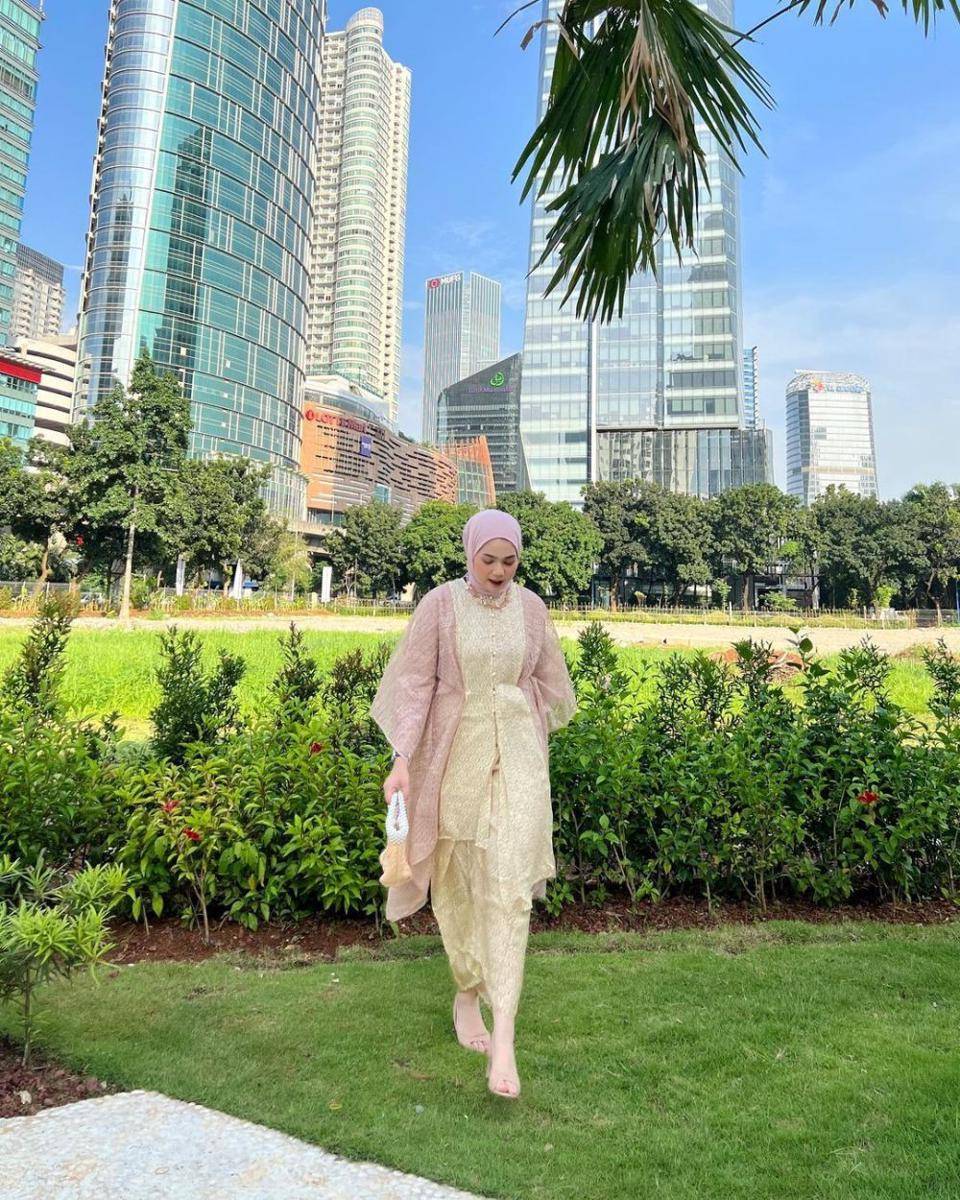 Style kondangan Alfi Siregar. (instagram.com/alfisrg)