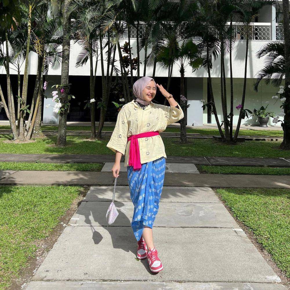 Style kondangan Meilan Indrajati. (instagram.com/meilanindraa)