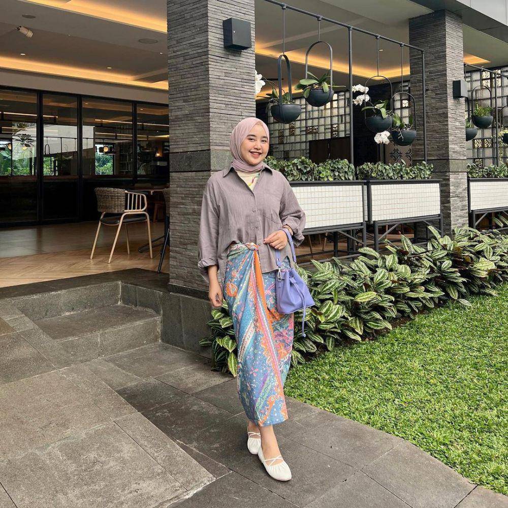 Style kondangan Meilan Indrajati. (instagram.com/meilanindraa)