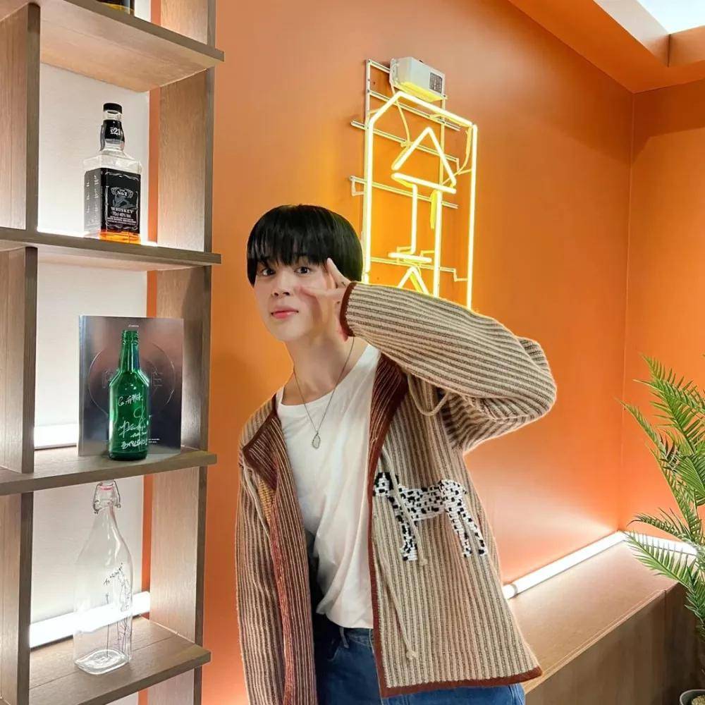 Jimin BTS (instagram.com/j.m)