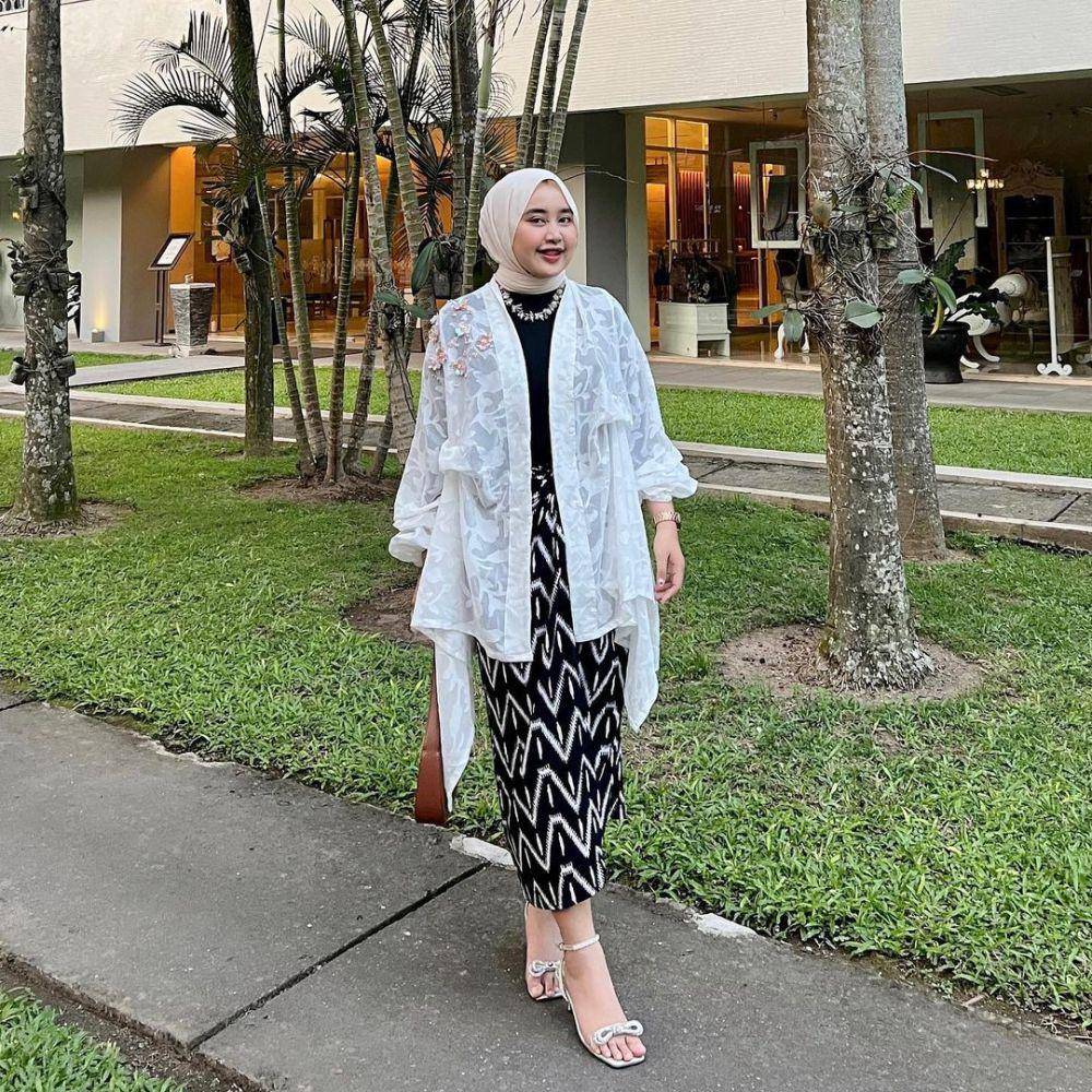 Style kondangan Meilan Indrajati. (instagram.com/meilanindraa)