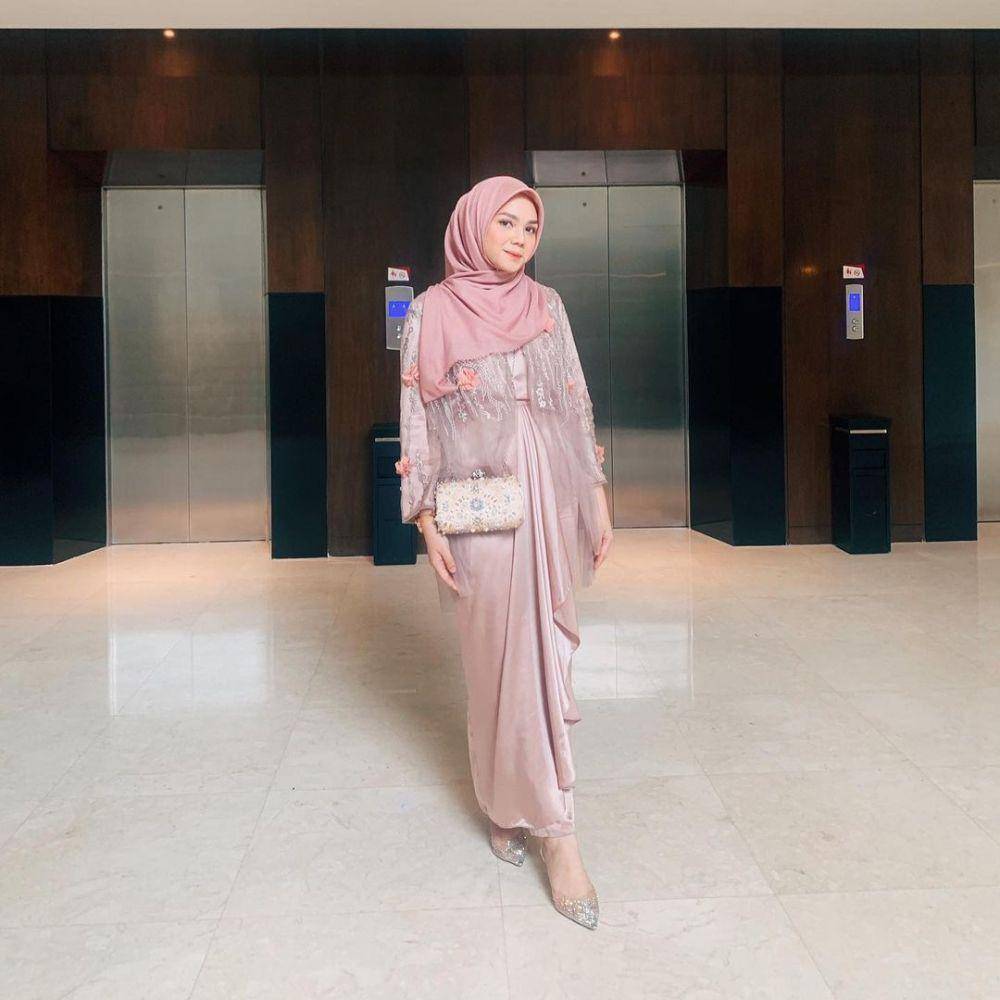 Style kondangan Alfi Siregar. (instagram.com/alfisrg)