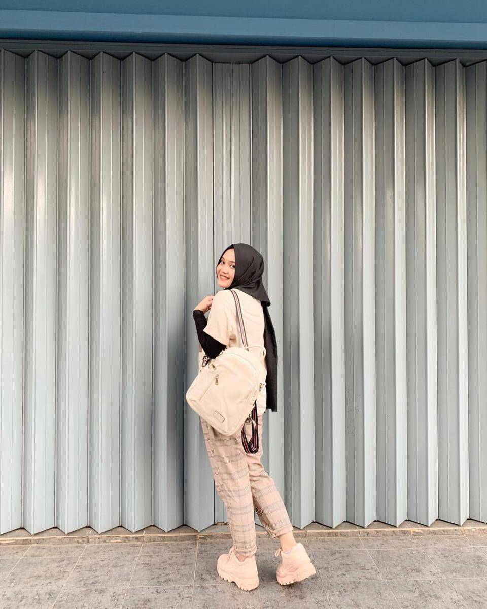 inspirasi outfit piknik ala Putri Delina (instagram.com/putridelinaa)