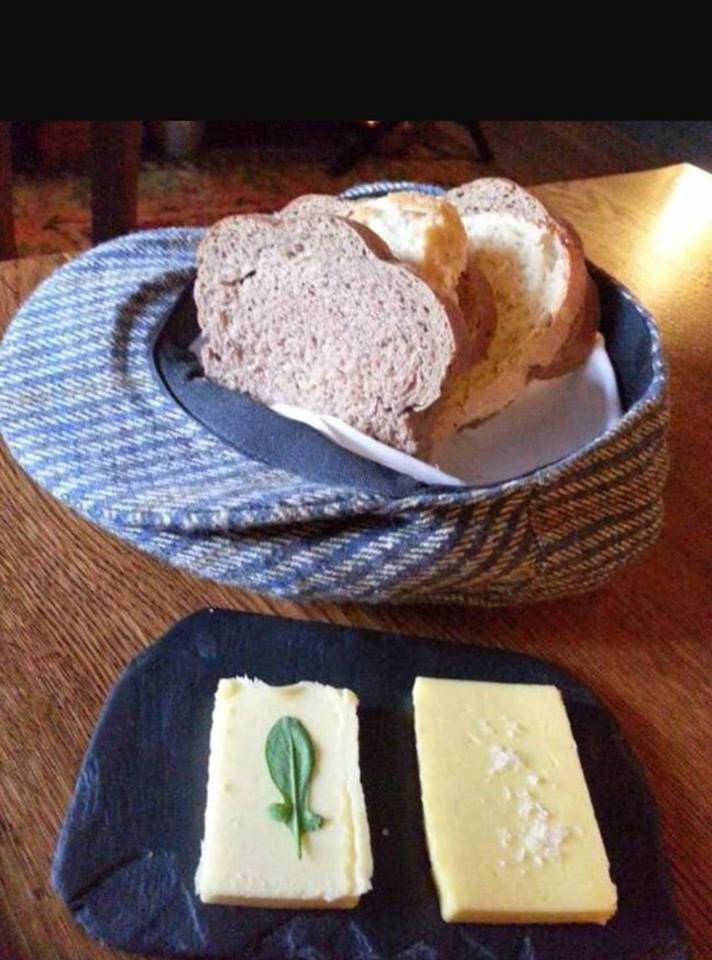 potret roti disajikan di tempat gak terduga (reddit.com/user/OomfsFlopEra)