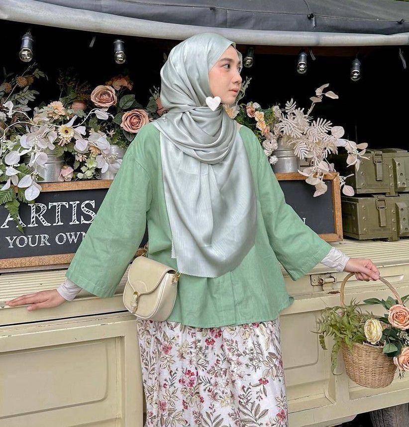 warna jilbab yang cocok dipadukan baju hijau sage (instagram.com/richaeu)