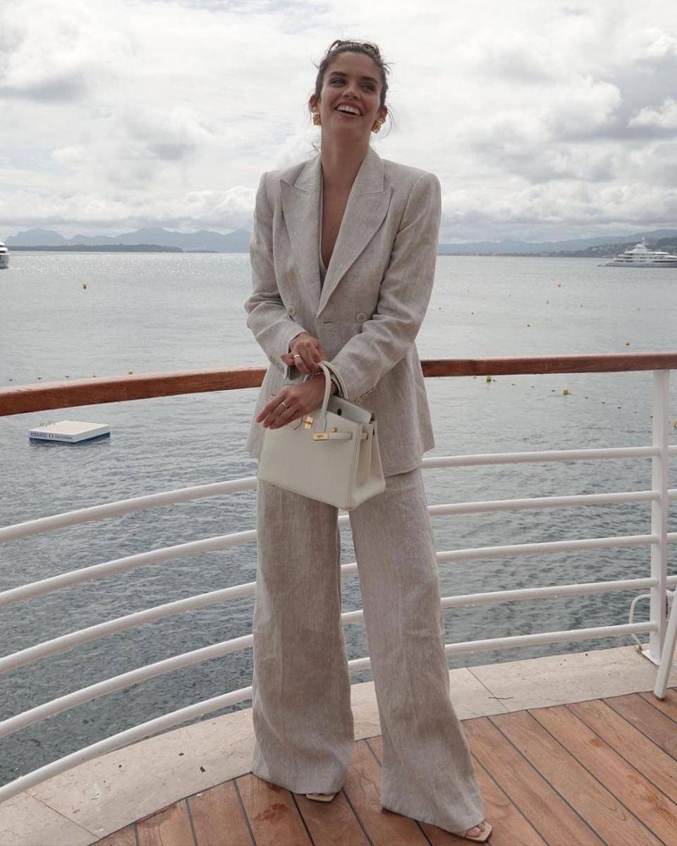 one tone outfit ala Sara Sampaio (instagram.com/sarasampaio)