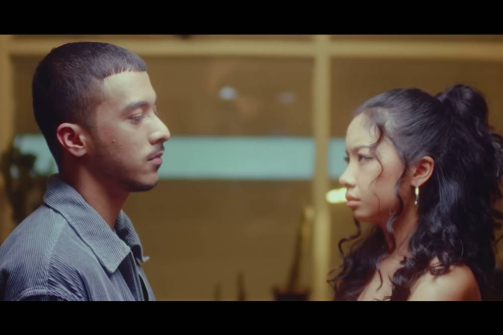 cuplikan Aziz Hedra di video musik Somebody's Pleasure (YouTube.com/Aziz Hedra)
