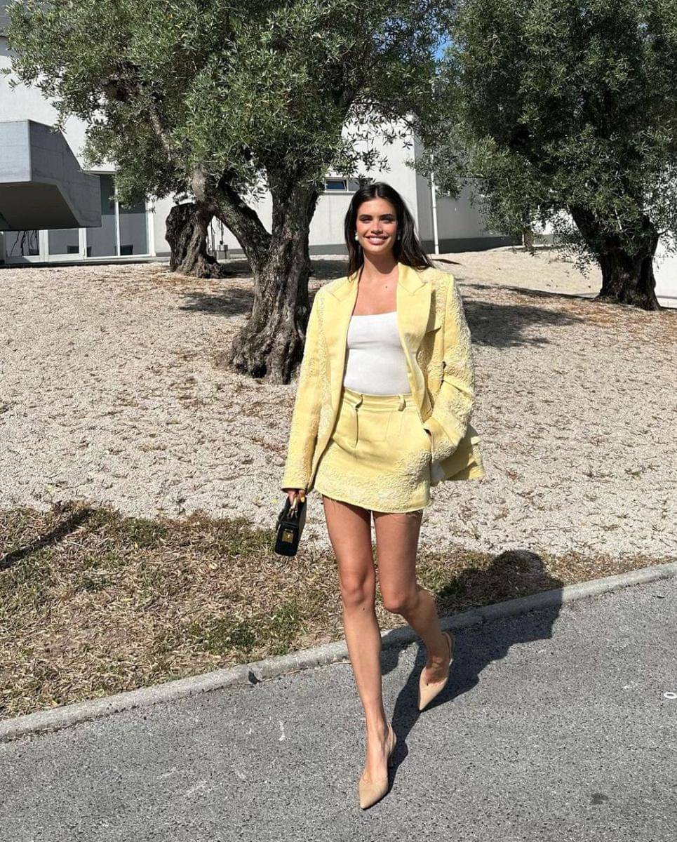 one tone outfit ala Sara Sampaio (instagram.com/sarasampaio)