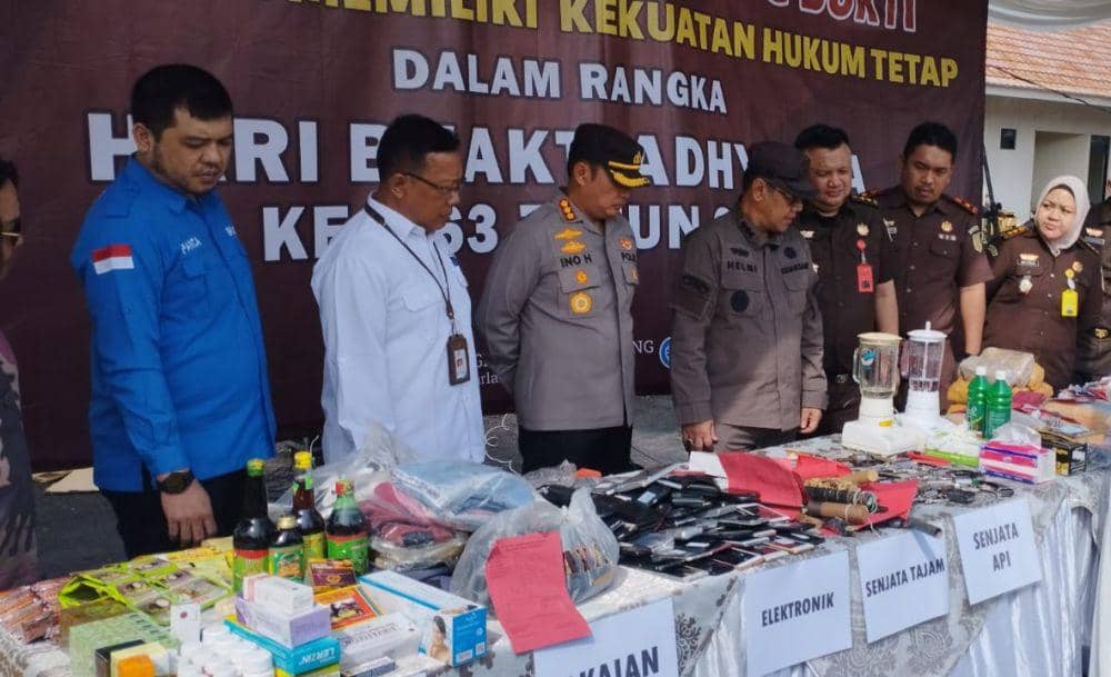 Pemusnahan barang bukti di Kejari Bandar Lampung, Kamis (20/7/2023). (IDN Times/Istimewa).