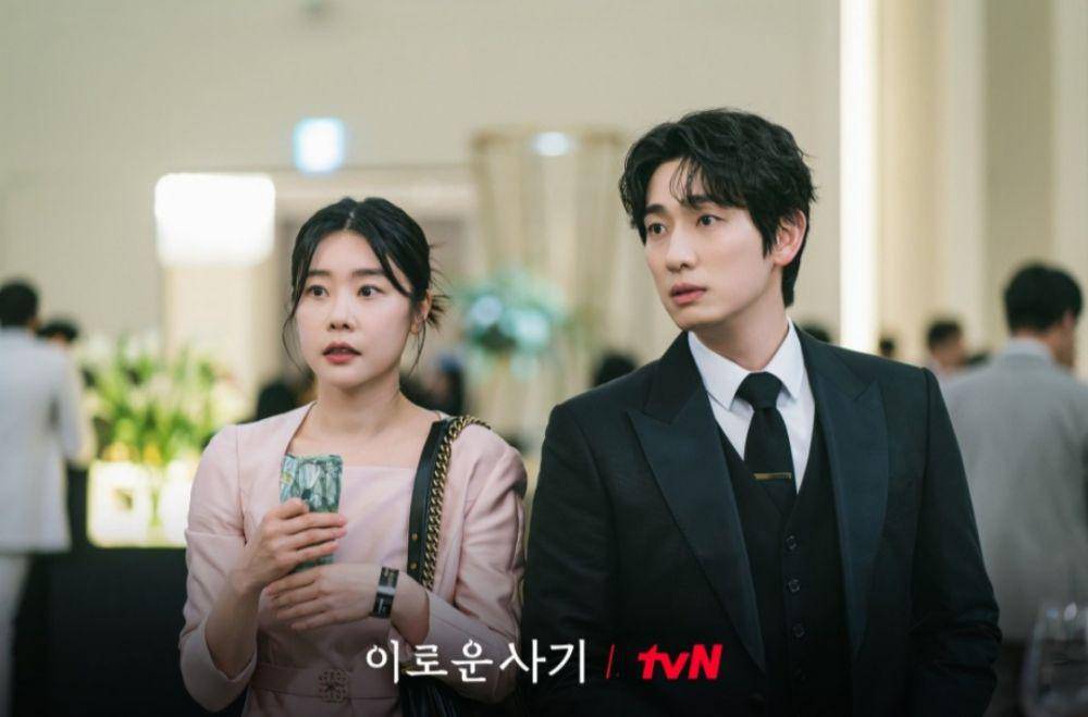 cuplikan Park So Jin dan Yoon Park di drakor Delightfully Deceitful (dok. tvN/Delightfully Deceitful)