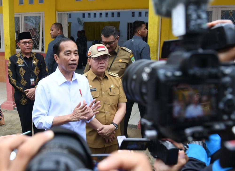 Presiden Jokowi tinjau kegiatan pembelajaran di SMKN 2 Bengkulu Tengah (dok. Sekretariat Presiden)