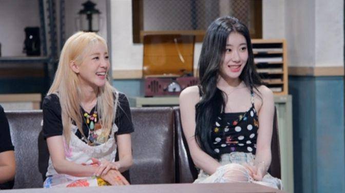 potret Sandara Park dan Chaeryeong ITZY di acara Salty Pawn Shop (dok. JTBC)