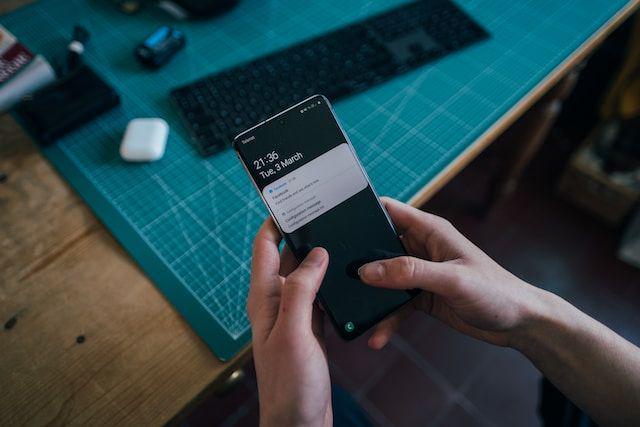 7 Kebiasaan Buruk Bikin Smartphone Gak Awet