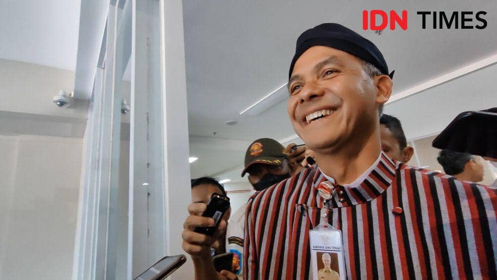 Respons Ganjar Ditantang Debat Capres BEM UI: Sabar