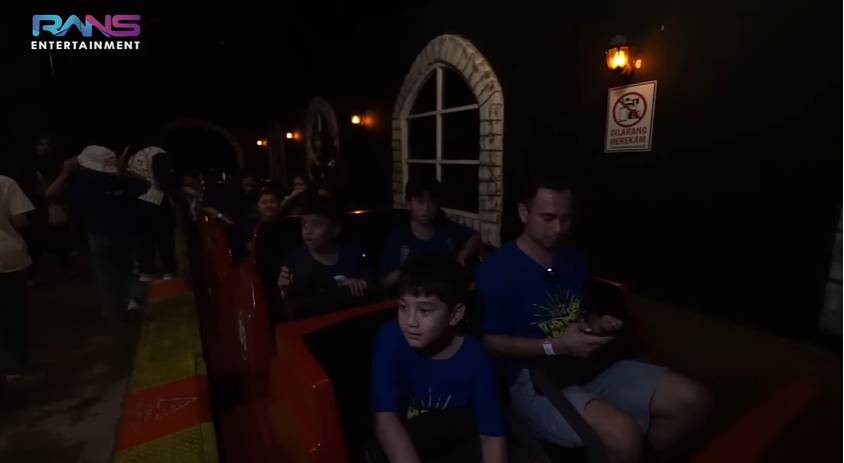 potret liburan Raffi Ahmad dan karyawan Rans ke Dufan (youtube.com/Rans Entertainment)