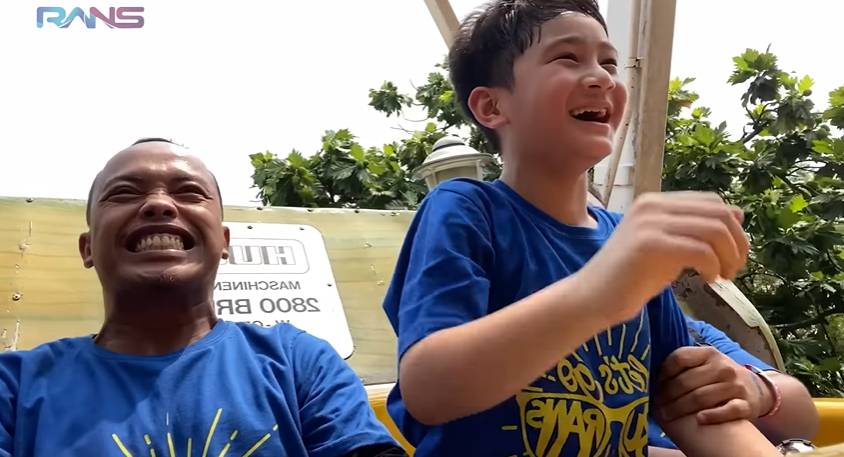 potret liburan Raffi Ahmad dan karyawan Rans ke Dufan (youtube.com/Rans Entertainment)