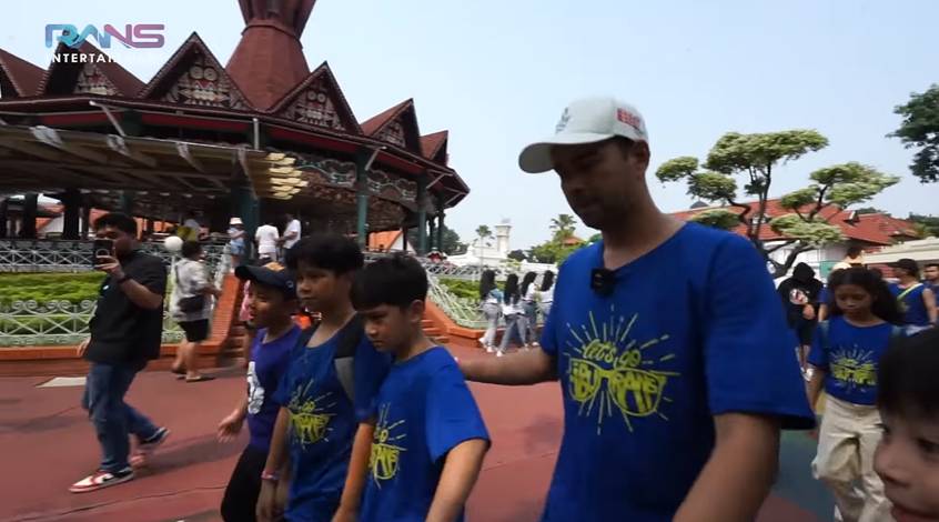 potret liburan Raffi Ahmad dan karyawan Rans ke Dufan (youtube.com/Rans Entertainment)