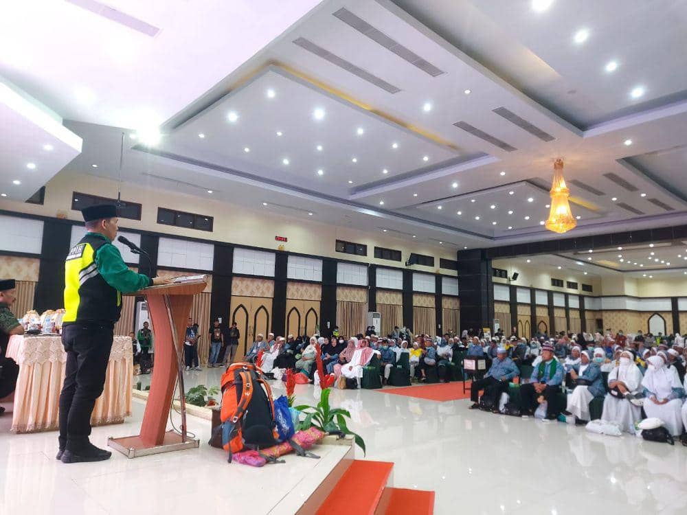 Jemaah haji Kloter 20 tiba di Asrama Haji Sudiang Makassar, Rabu malam (19/7/2023), menandai berakhirnya pemulangan gelombang I dari Jeddah, Arab Saudi. (Dok. Istimewa)