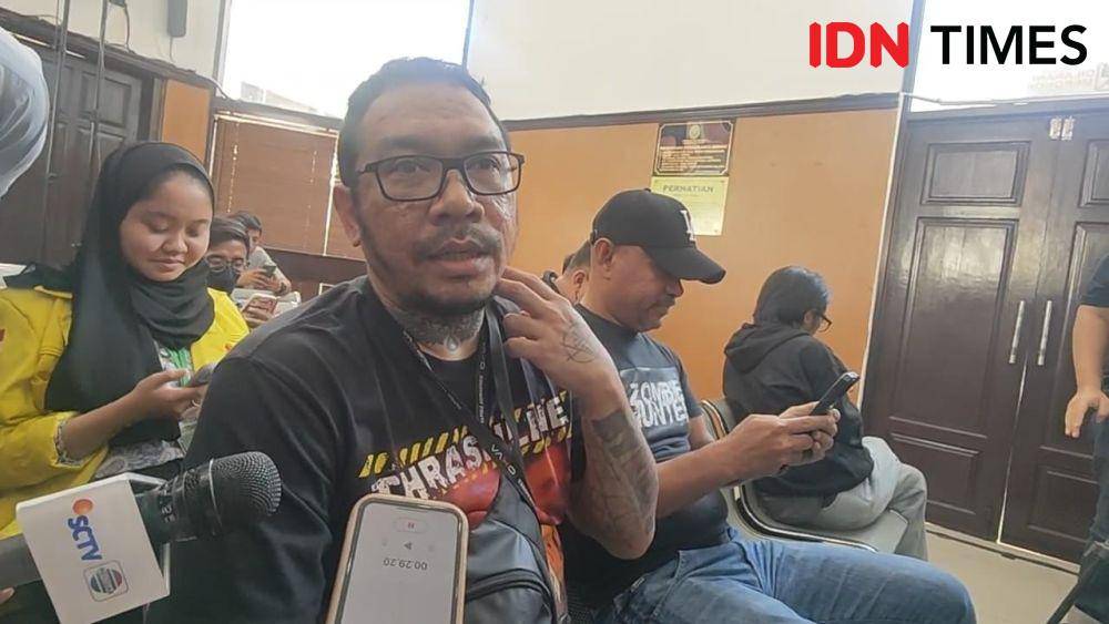 Ayah David Ozora, Jonathan Latumahina, saat menghadiri sidang penganiayaan berat terhadap anaknya yang dilakukan Mario Dandy. (IDN Times/Amir Faisol)