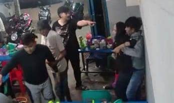 Brutal, Dua Pria Keroyok Sejoli Pengunjung Warung Coto di Makassar
