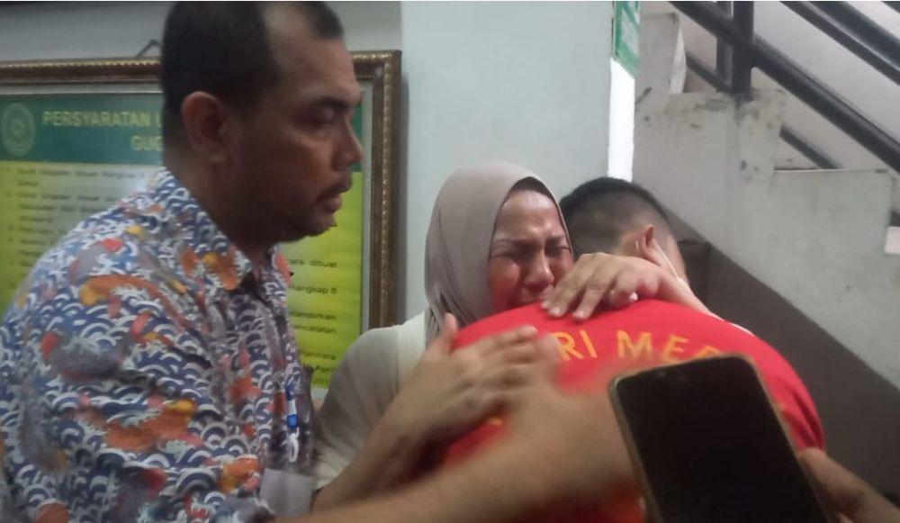 Terdakwa Aditya Hasibuan Peluk dan Minta Maaf pada Ibu Ken Admiral