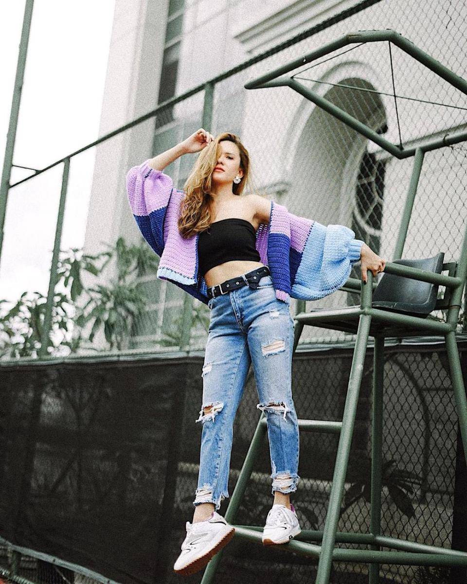 gaya casual Michelle Joan pakai celana jeans (instagram.com/michellejoan_)