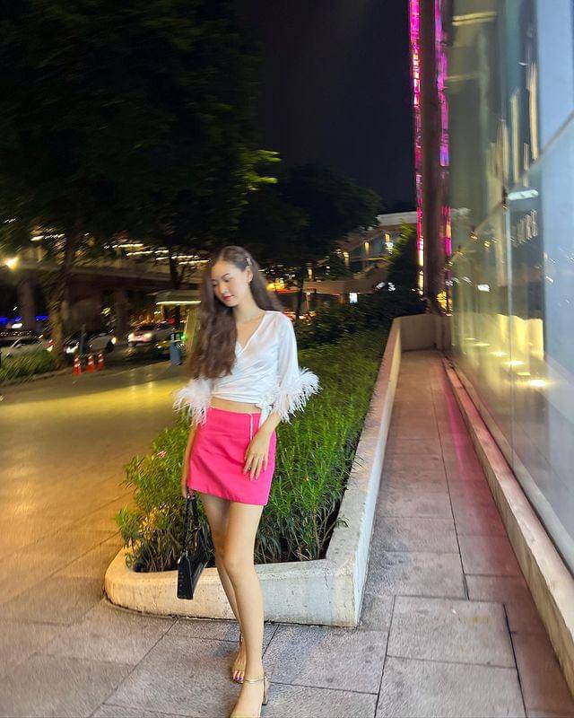 inspirasi outfit warna pink ala Prigkhing Sureeyaret (instagram.com/prigkhing_)