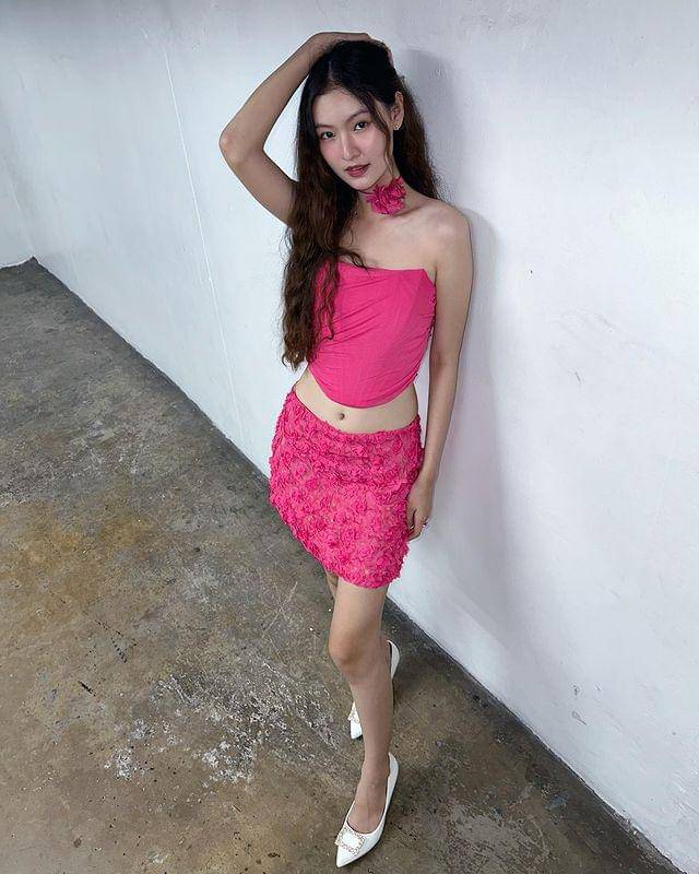 inspirasi outfit warna pink ala Prigkhing Sureeyaret (instagram.com/prigkhing_)