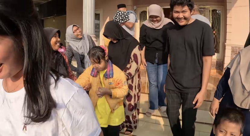 potret Nopek Novian ketemu ayah kandung setelah 10 tahun berpisah (youtube.com/Nopek Novian)