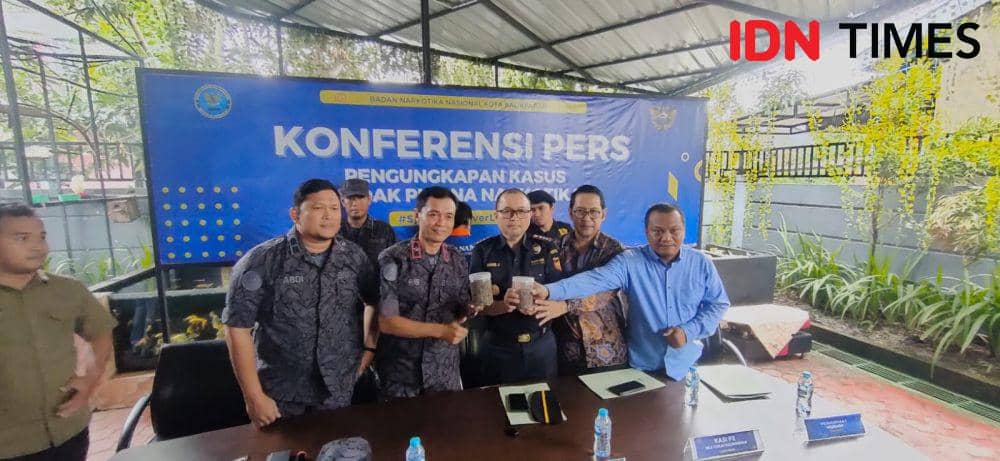 Badan Narkotika Nasional Kota (BNNK) Balikpapan bekerja sama dengan KPPBC TMP B Balikpapan berhasil menggagalkan upaya penyeludupan ganja, Jumat (21/7/2023). (IDN Times/Hilmansyah)