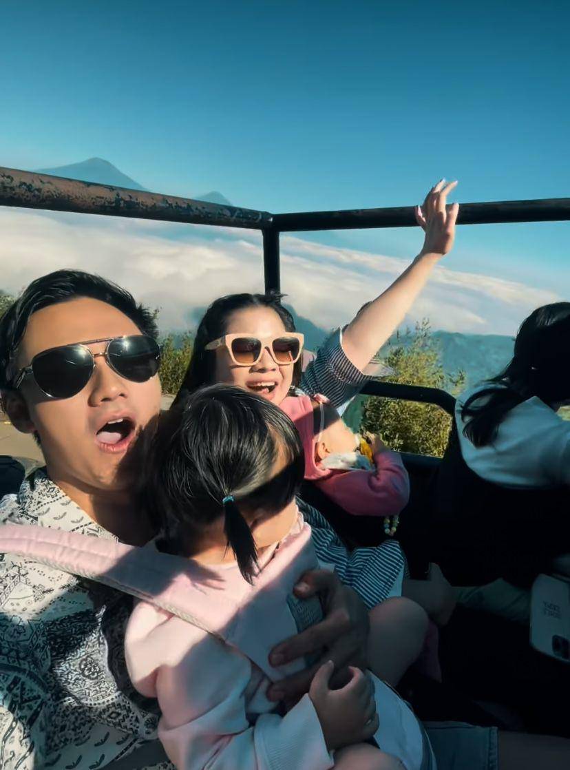 keluarga Felicya Angelista dan Hito Caesar liburan di Semarang (instagram.com/felicyangelista_)