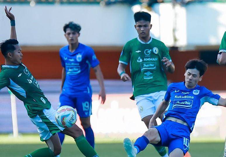 Potret duel PSS Sleman vs PSIS Semarang, Jumat (21/7/2023). (Twitter/@psisofficial).