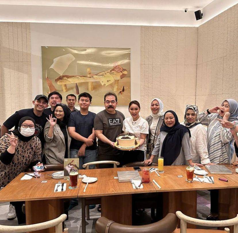 potret ultah ke-63 Adam Suseno, suami Inul (Instagram.com/inul.d)