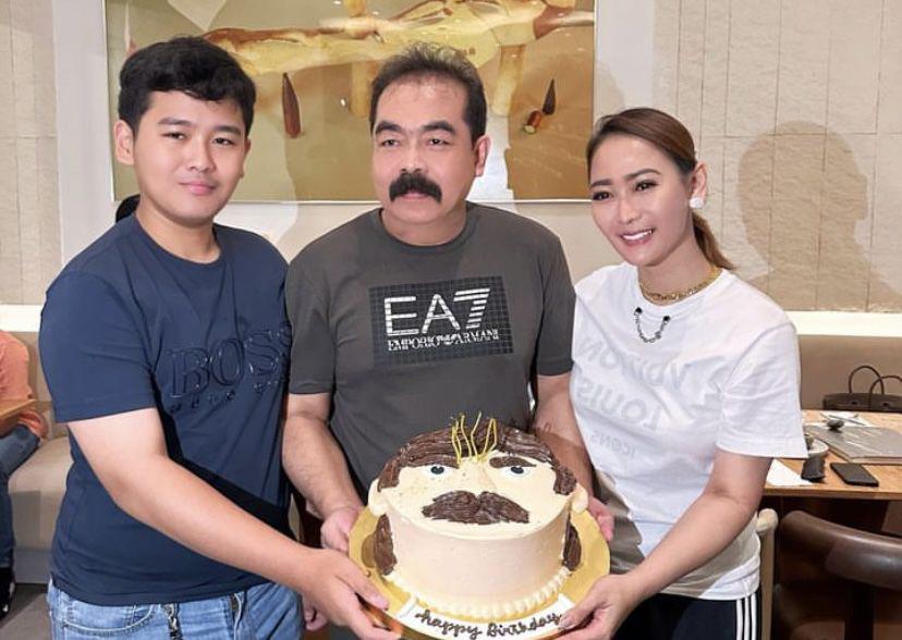 8 Potret Ultah ke-63 Adam Suseno Suami Inul, Kuenya Bikin Salfok!