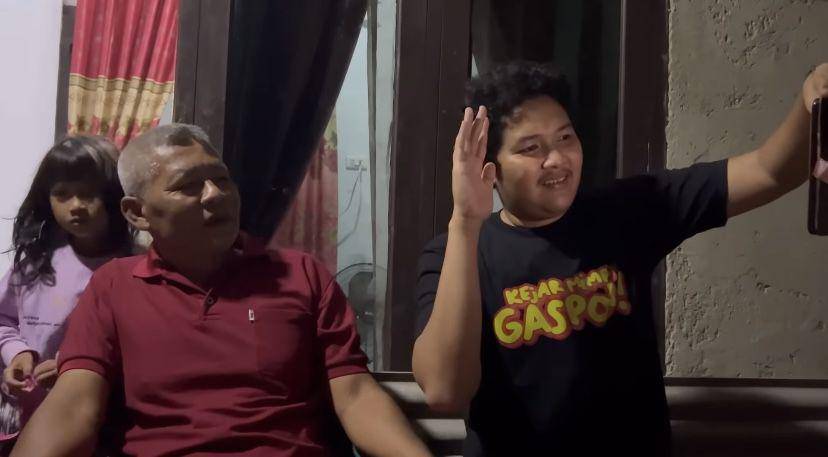 potret Nopek Novian ketemu ayah kandung setelah 10 tahun berpisah (youtube.com/Nopek Novian)