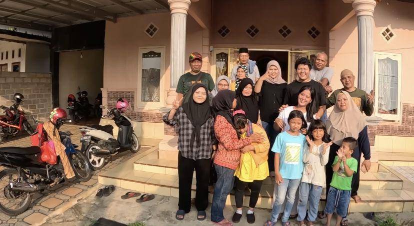 potret Nopek Novian ketemu ayah kandung setelah 10 tahun berpisah (youtube.com/Nopek Novian)