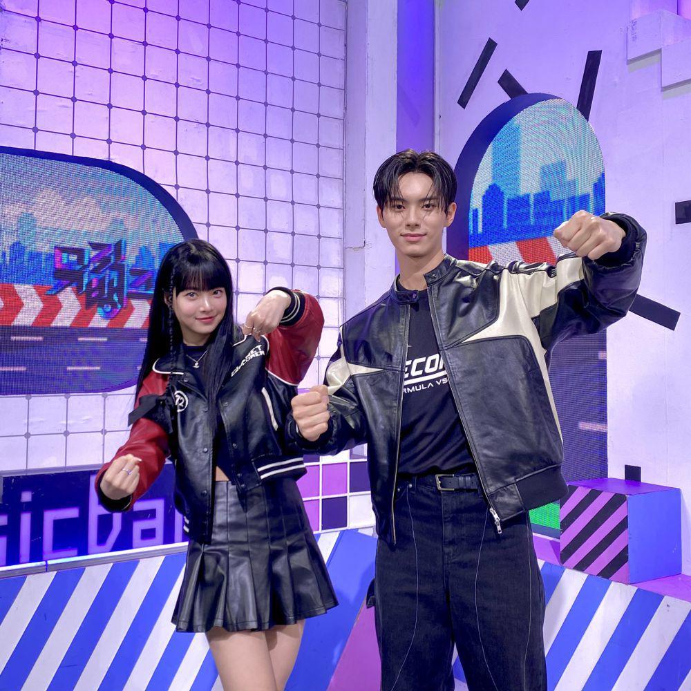 10 Potret Eunchae LE SSERAFIM dan Lee Chae Min Jadi MC Music Bank