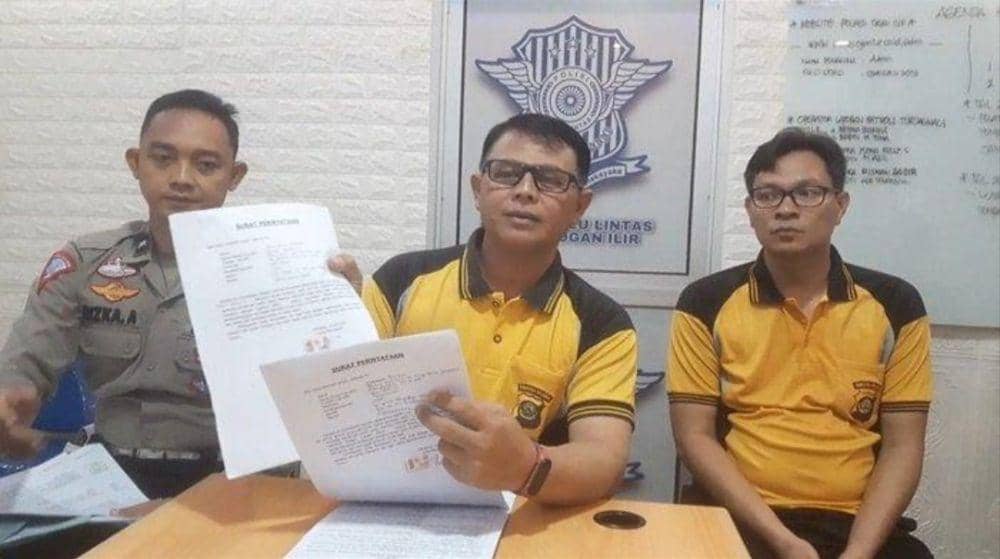 (Kasat Lantas Polres Ogan Ilir AKP Nofrizal Dwiyanto saat menjelaskan kronologi siswa ditabrak truk di Jalinsum OI) IDN Times/istimewa
