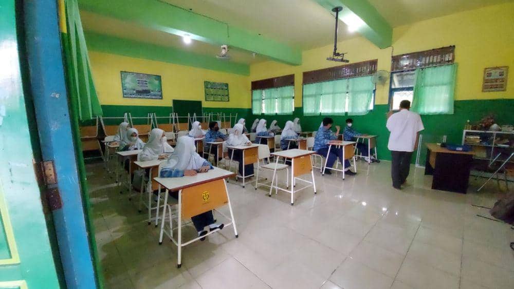 Praktik Jual Beli Kursi Sekolah Nihil di Banjarmasin