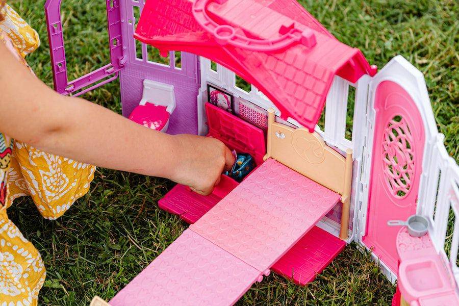 inspirasi kado ulang tahun tema barbie (pexels.com/Karolina Grabowska)