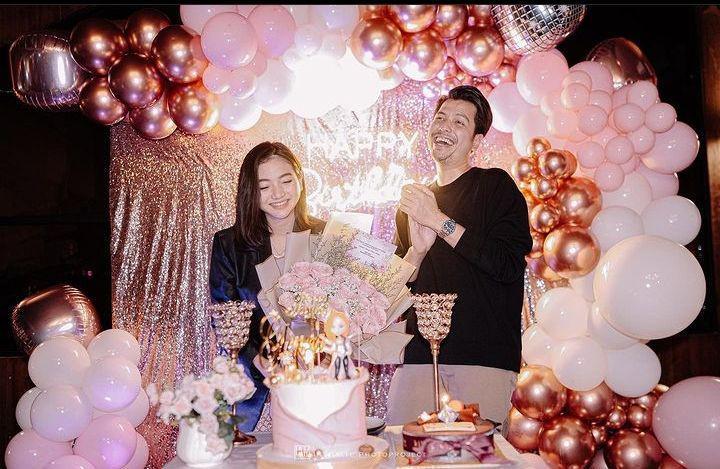 9 Momen Surprise Party Ulang Tahun ke-28 Glenca Chysara, Kejutan Suami