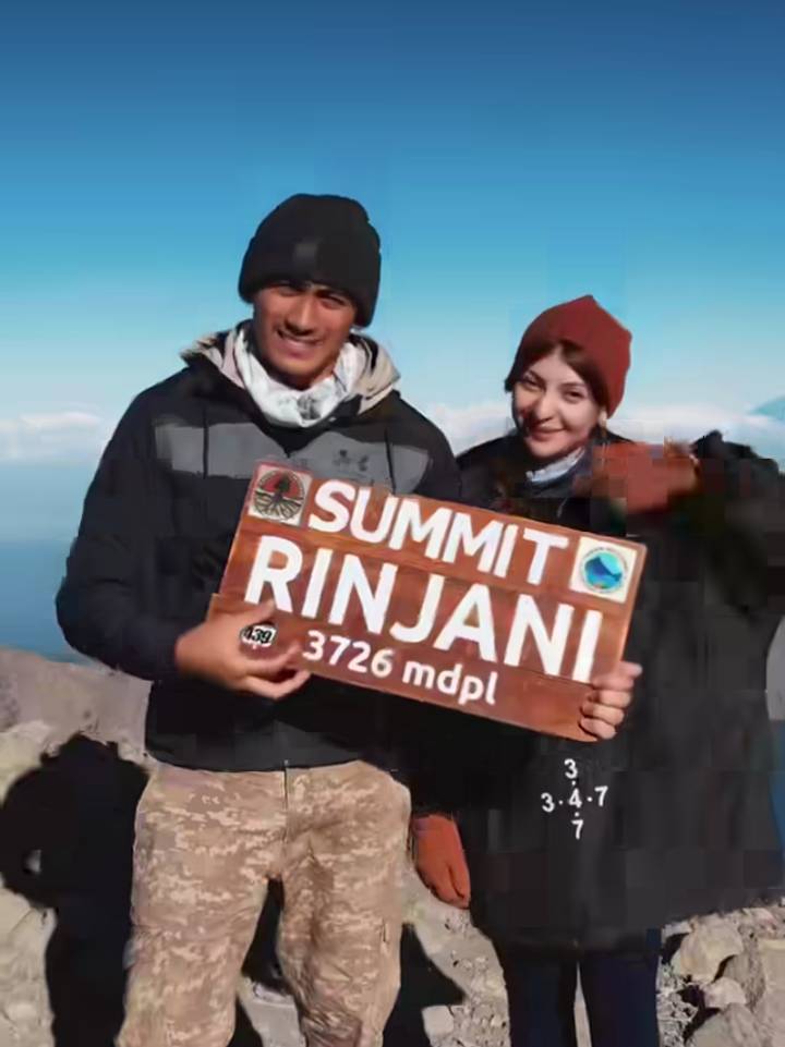 potret Daffa Wadhana dan Sarah Keihl di Gunung Rinjani (instagram.com/sarahkeihl)