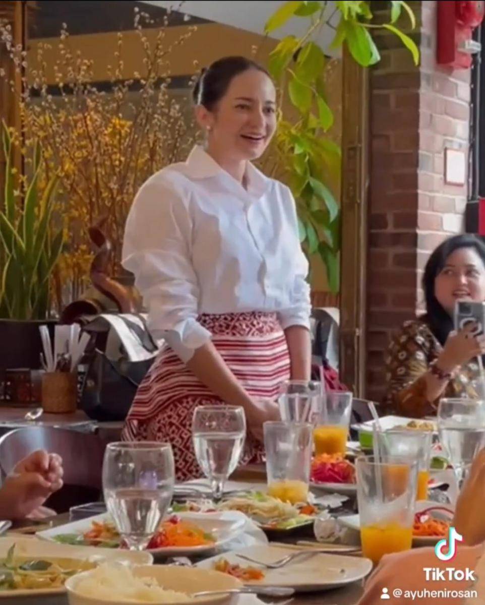 Enzy Storia berkumpul dengan Dharma Wanita KBRI Washington DC (instagram.com/2gek_ayuhenirosan)