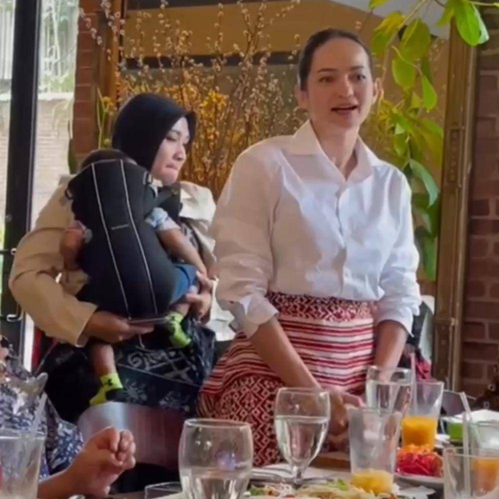 Enzy Storia berkumpul dengan Dharma Wanita KBRI Washington DC (instagram.com/2gek_ayuhenirosan)