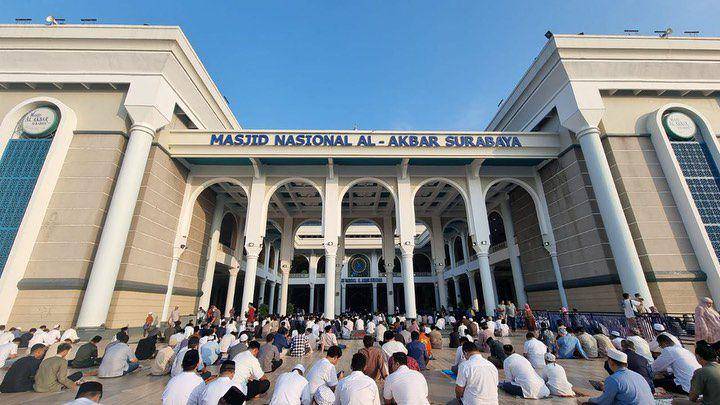 Masjid Nasional Al-Akbar Surabaya waktu pelaksanaan salat Iduladha 1445 H. Instagram/masjidalakbarsurabaya