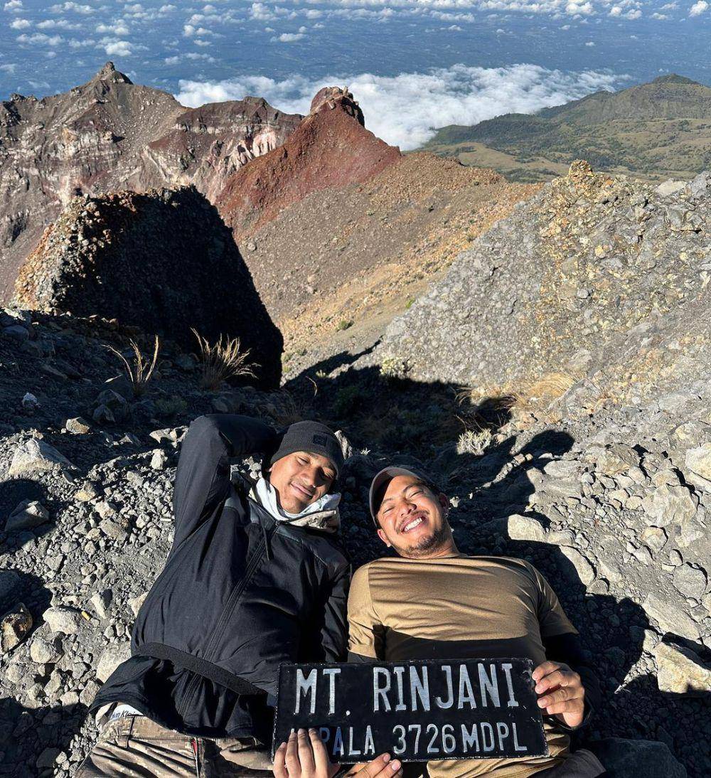 potret Daffa Wadhana di Gunung Rinjani (instagram.com/daffawardhana)