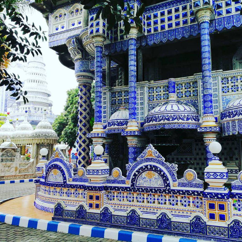 Saat pertama kali masuk halaman pondok pesantren, anda akan disuguhi salah satu view bangunan ini. Instagram/ponpesbibaafadlrah_official